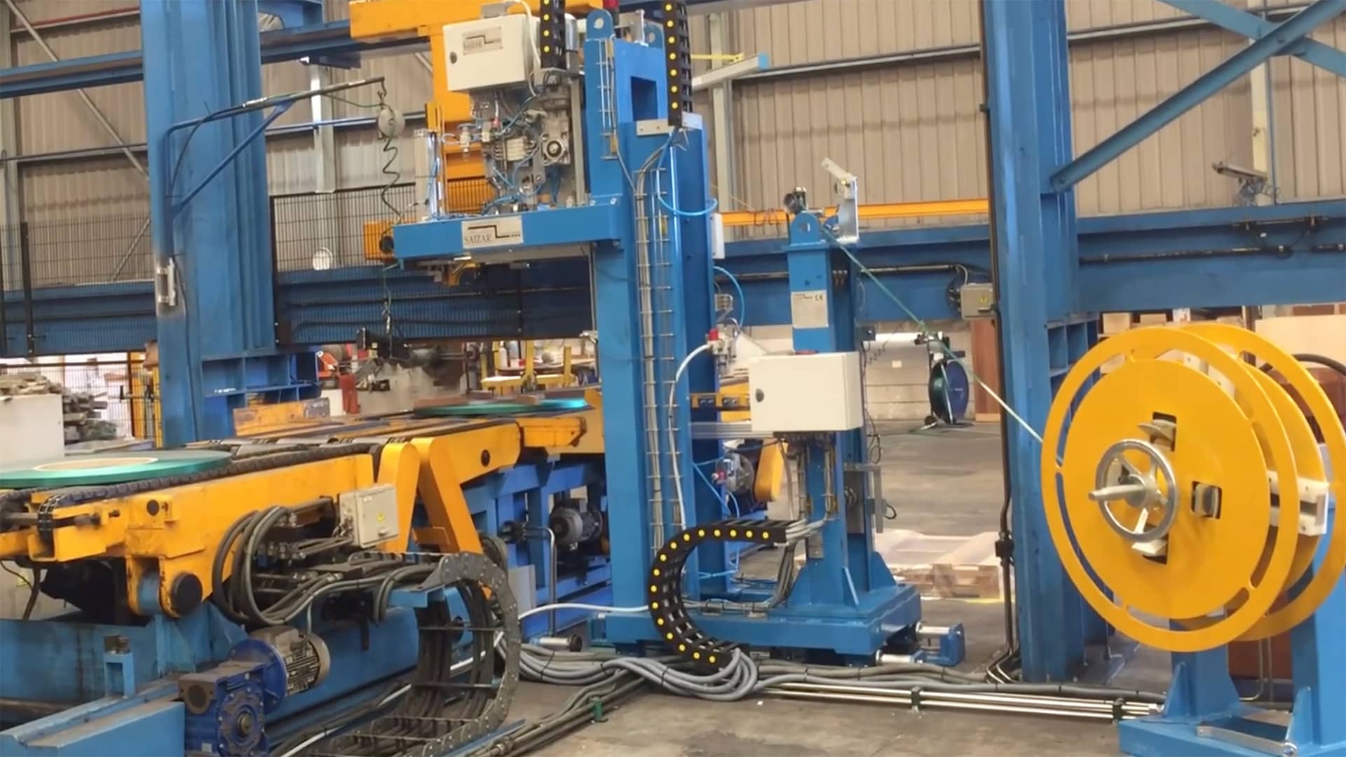 Línea automática de flejado de SAIZAR para bobinas de acero